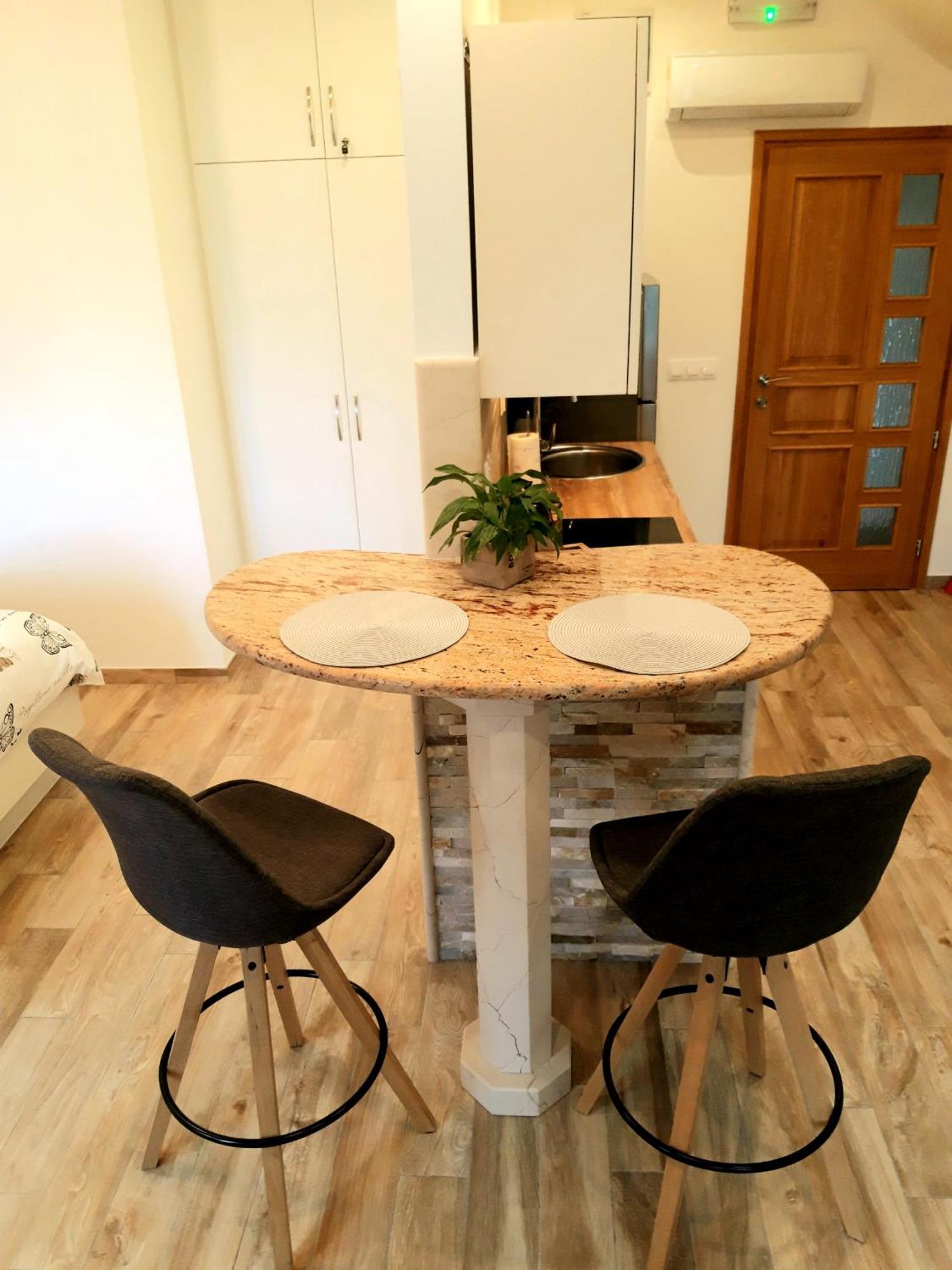 Old Town Sea Front M&m Apartment